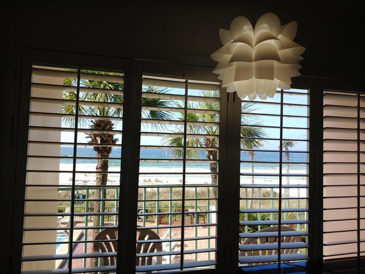 Deluxe Queen Room with Full Kitchen and Gulf View (No Resort Fee)