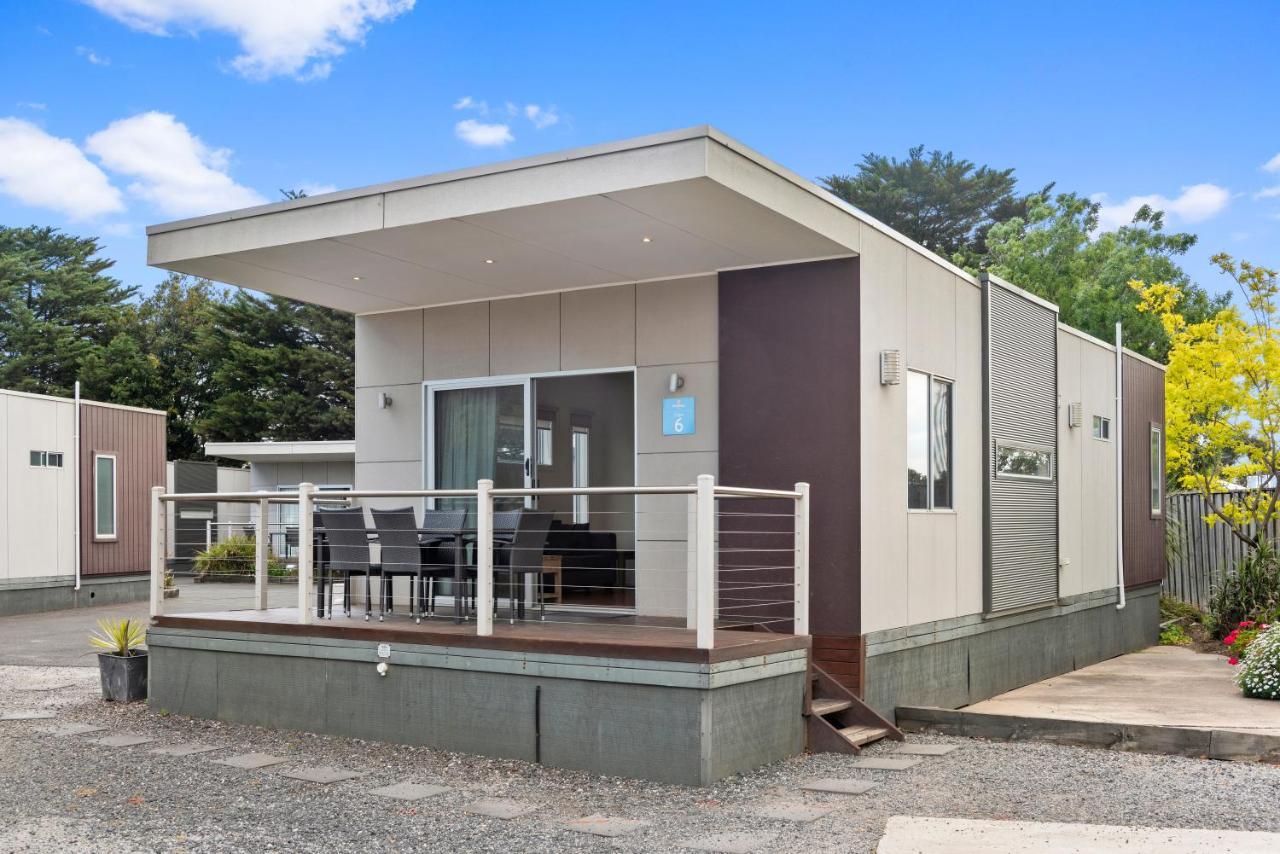 Deluxe Poolside 2 Bedroom Cabin - Sleeps 5,1589341692:JPEG