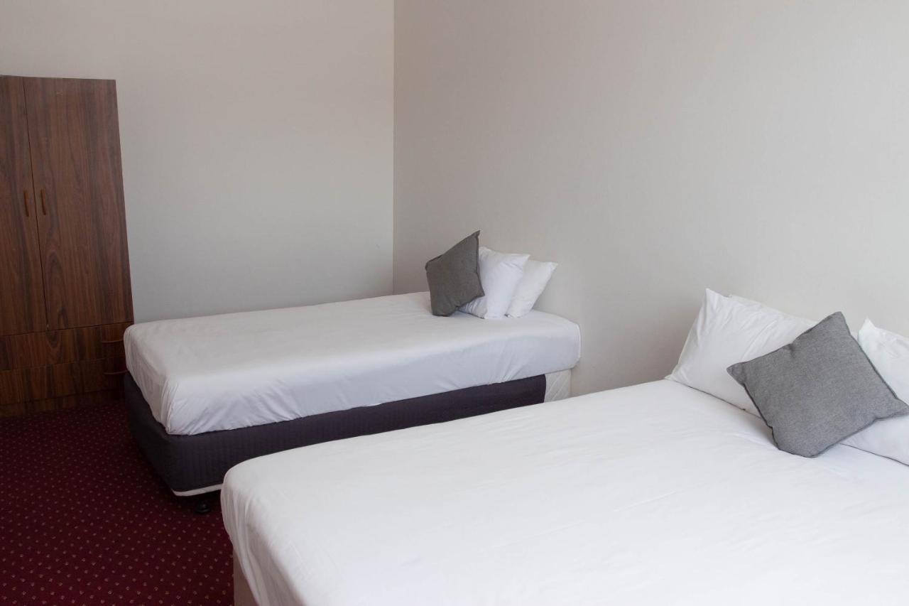 Triple Room with Shared Bathroom,1081792108:JPEG