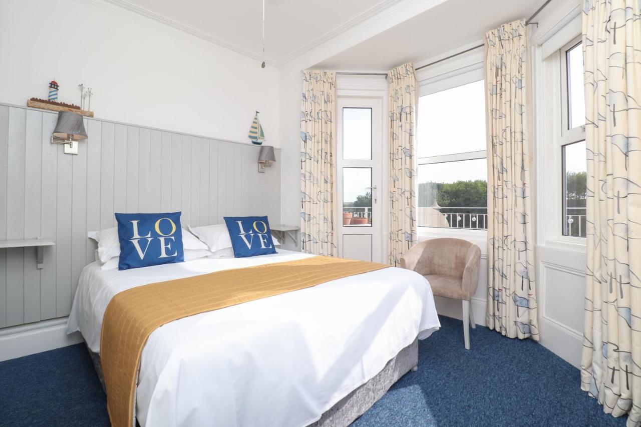 Deluxe Double Room with Balcony and Sea View