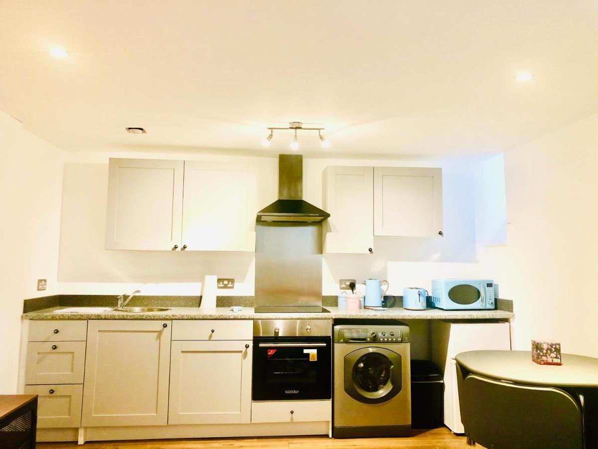 One-Bedroom Apartment,1074077821:JPEG
