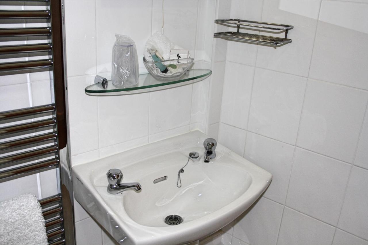 Double or Twin Room with Shower
