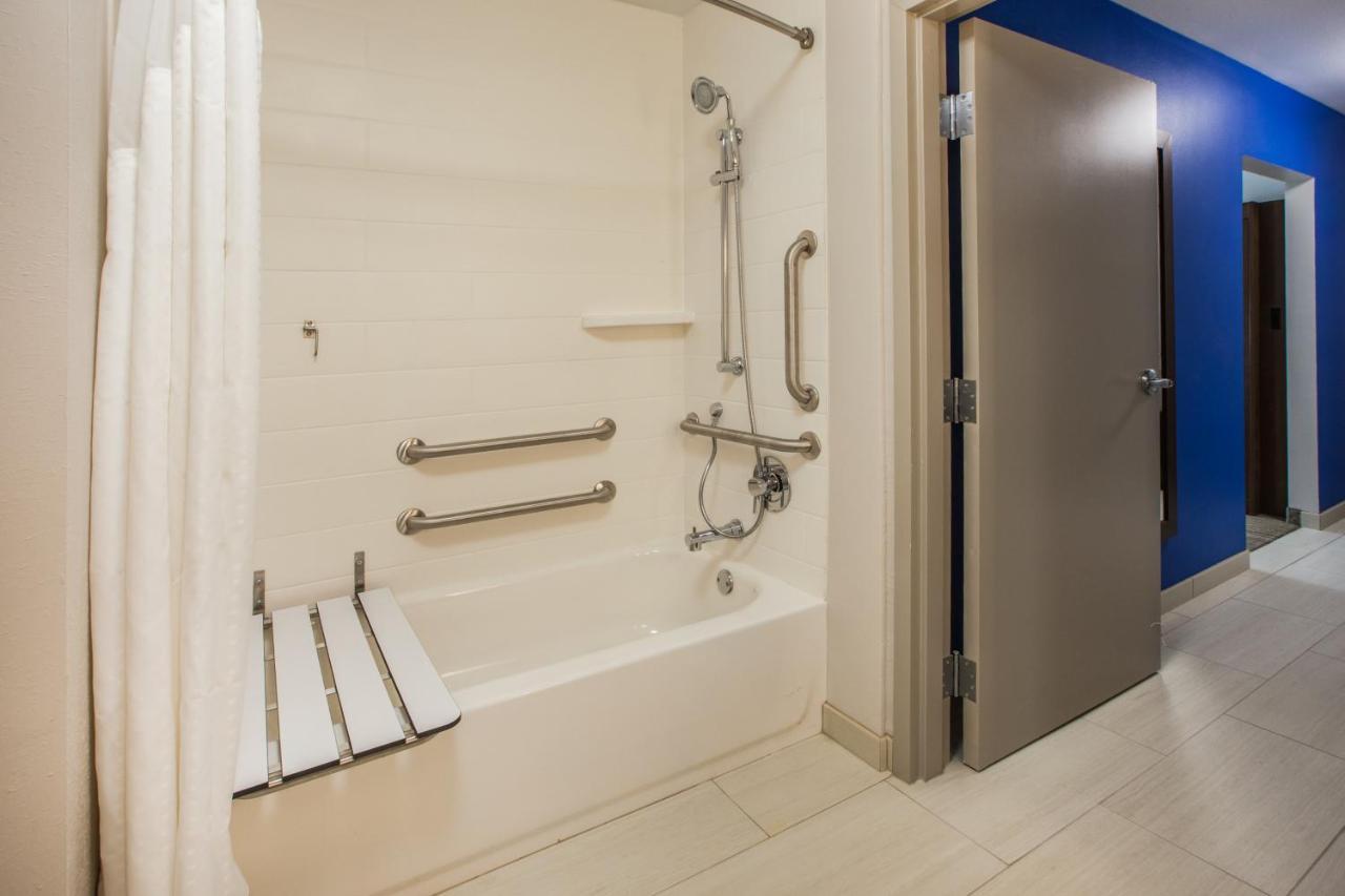 King Room - Mobility Access/Hearing Accessible