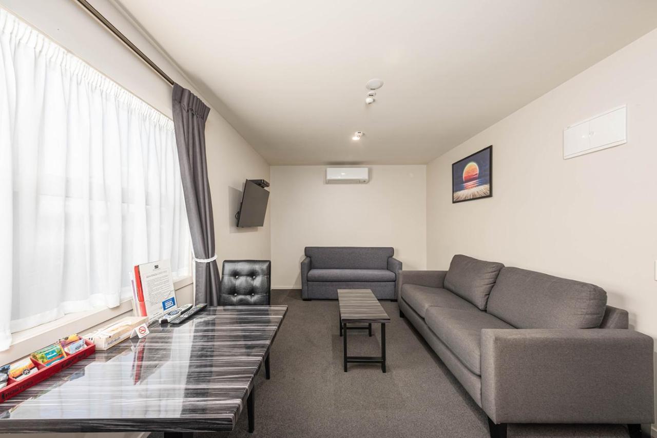 One-Bedroom Apartment,1127189292:JPEG