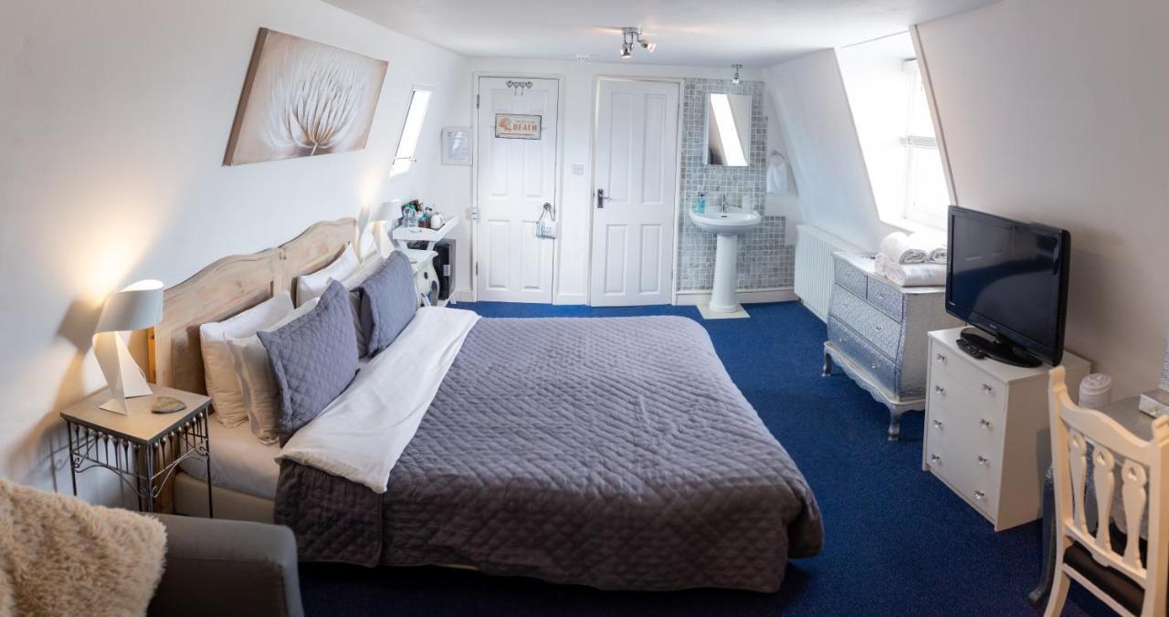 Twin Room with Private Bathroom