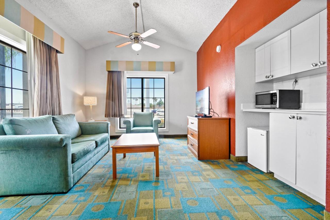 One-Bedroom King Suite - Non-Smoking