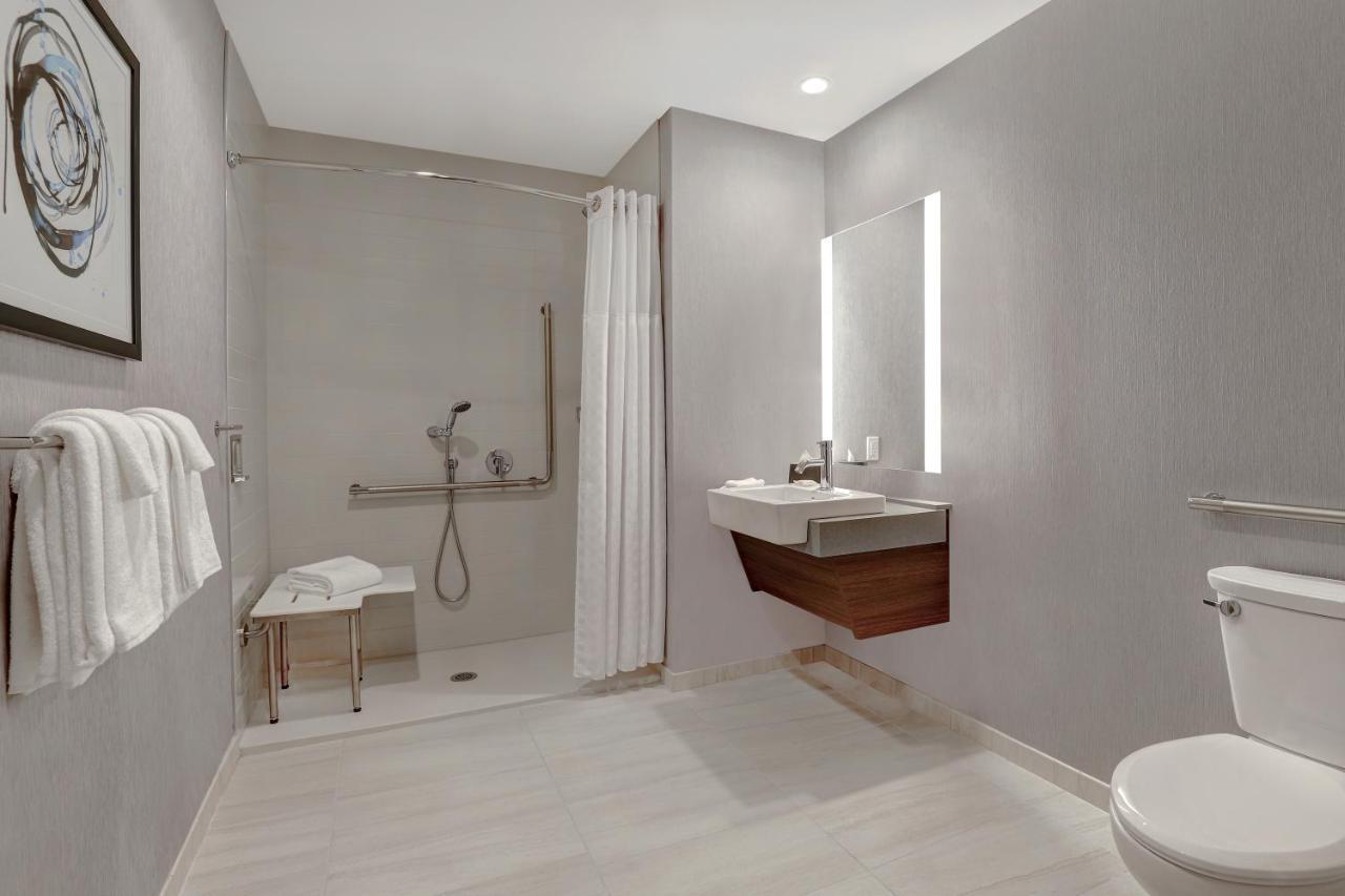 King Suite with Accessible Shower - Disability Access