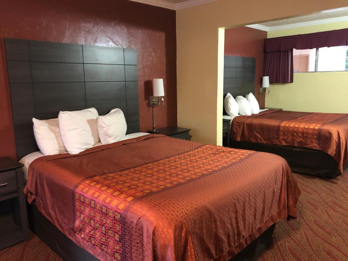 2 Queen Beds Accessible Non-Smoking (NO A/C),909270691:JPEG