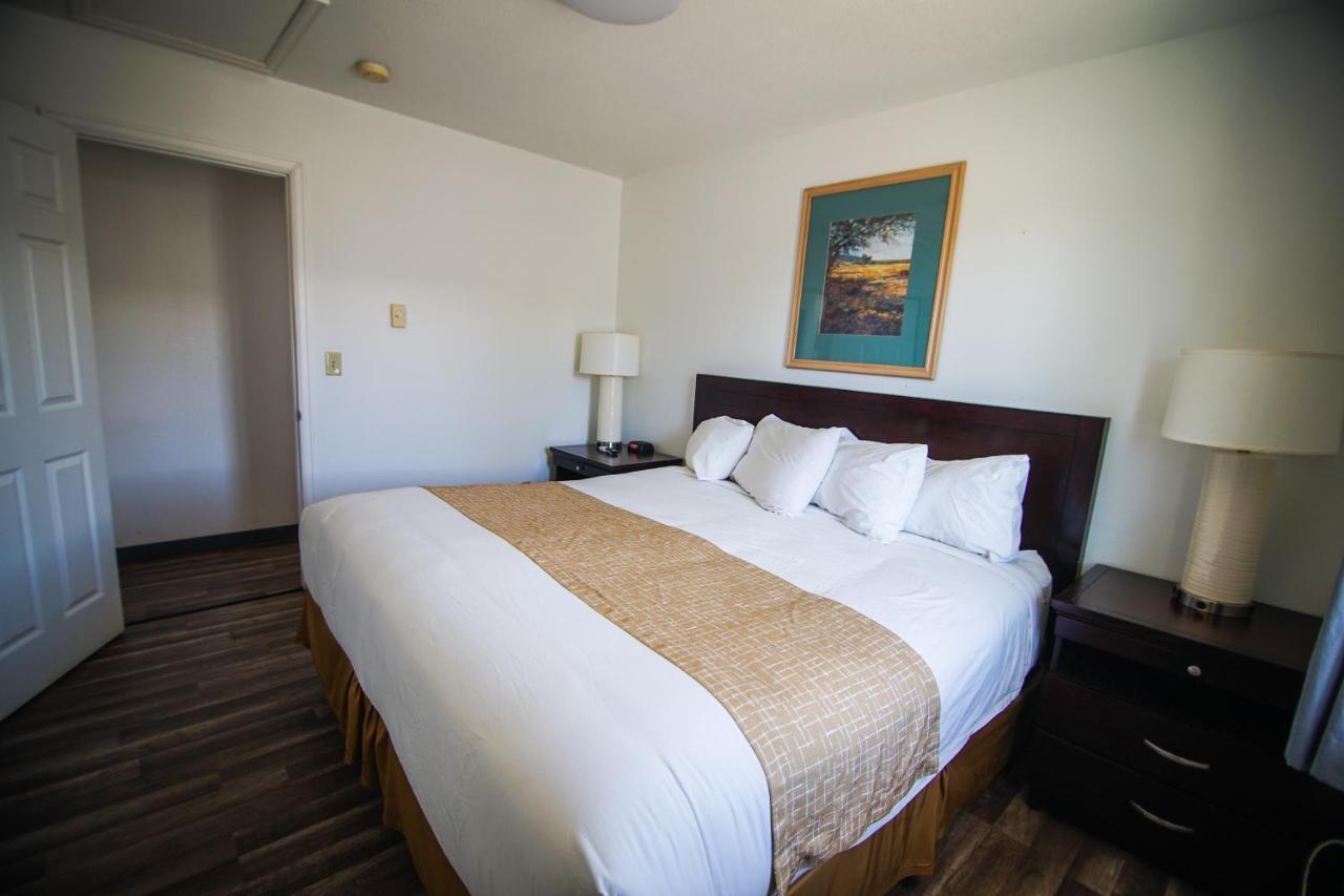 One-Bedroom King Suite - Non-Smoking