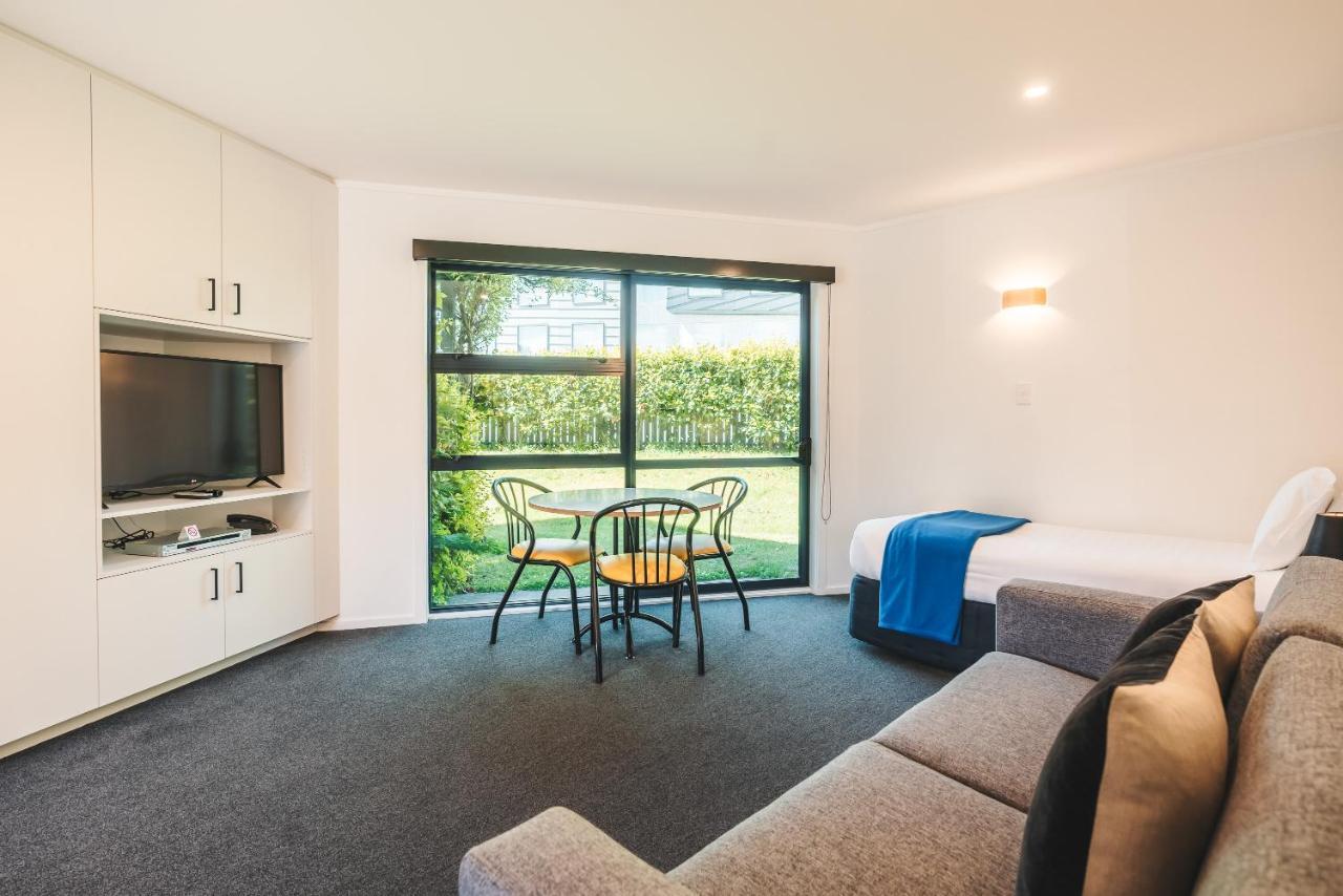One Bedroom with Kitchen