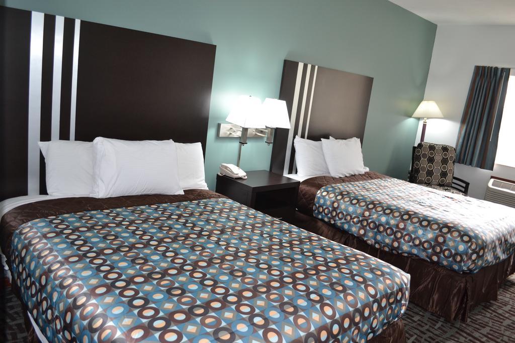 Queen Room with Two Queen Beds - Non-Smoking