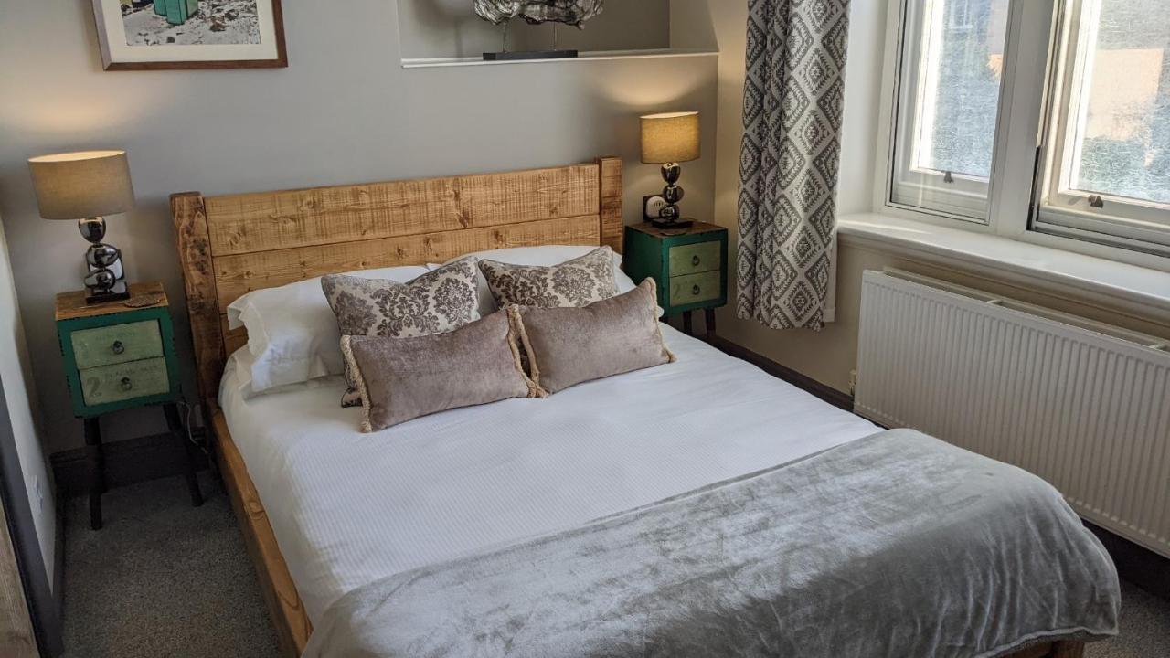 Deluxe King Room,1589184444:JPEG