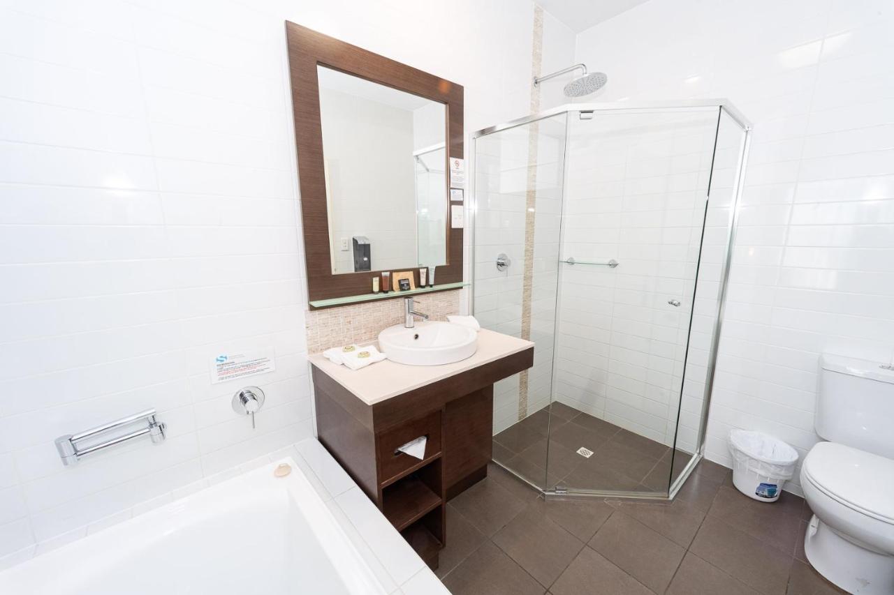 Queen Room with Spa Bath,1703558175:JPEG