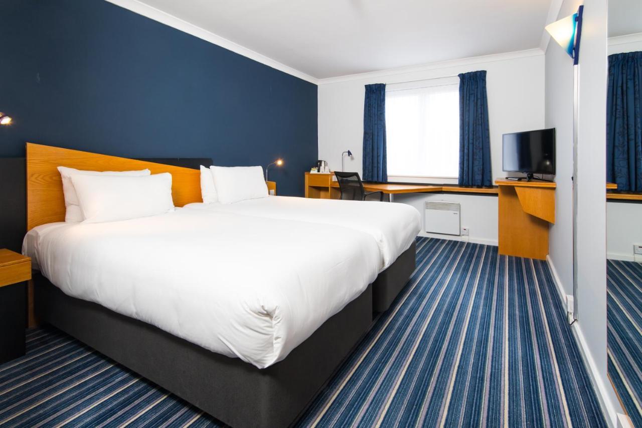 Standard Twin Room with Free Hot Breakfast