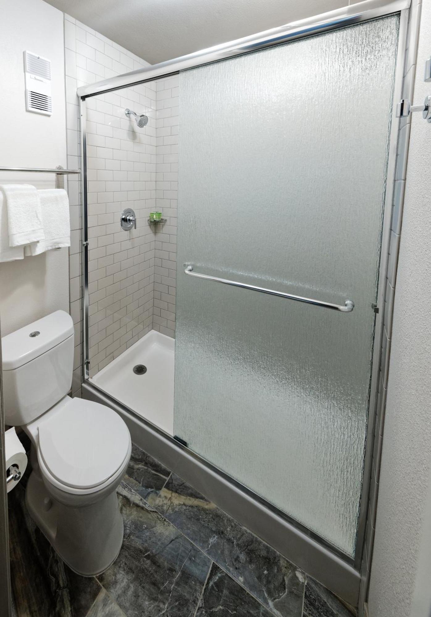 Deluxe Queen Room with Two Queen Beds - Non-Smoking