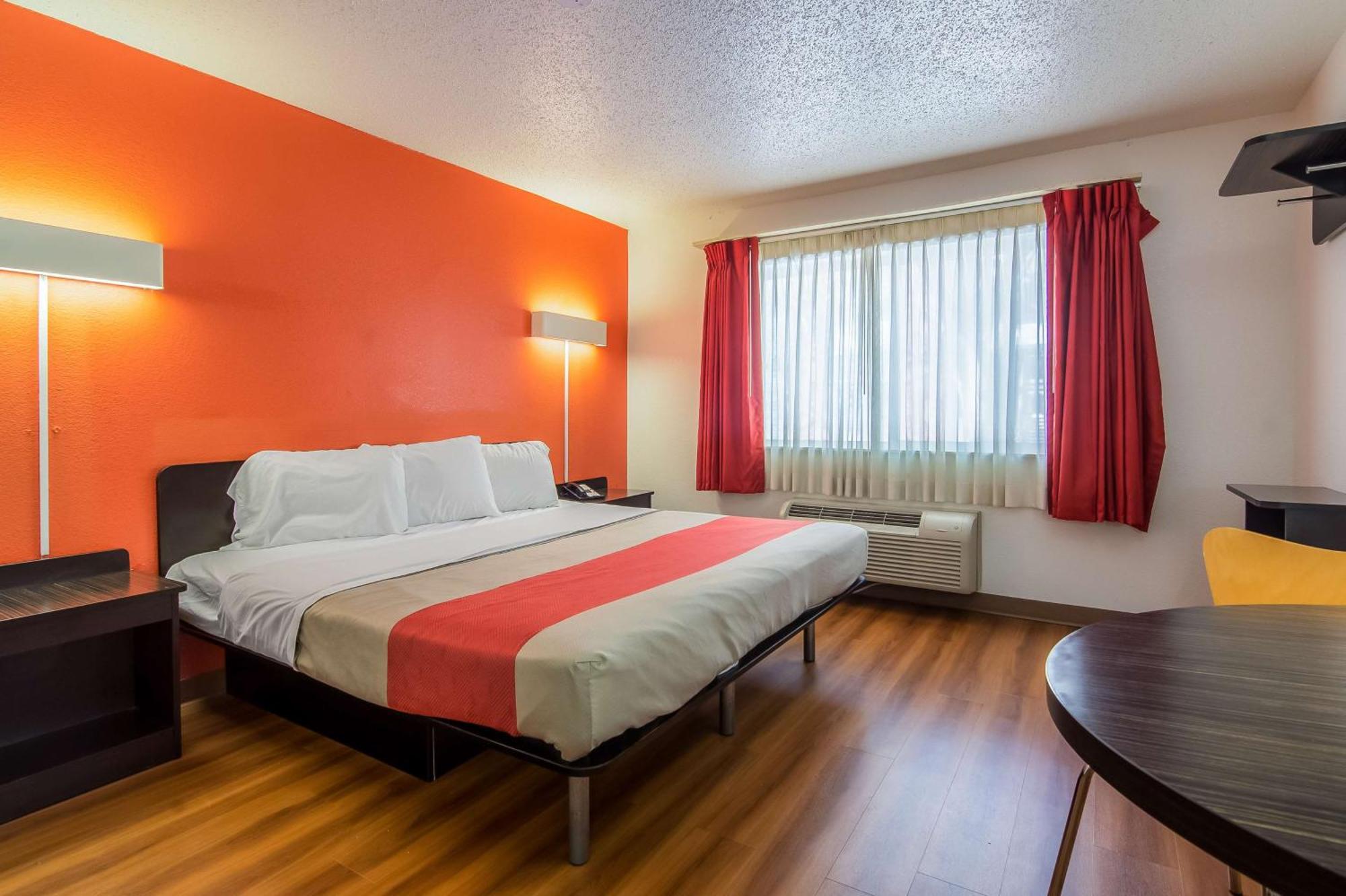 King Room - Non-Smoking