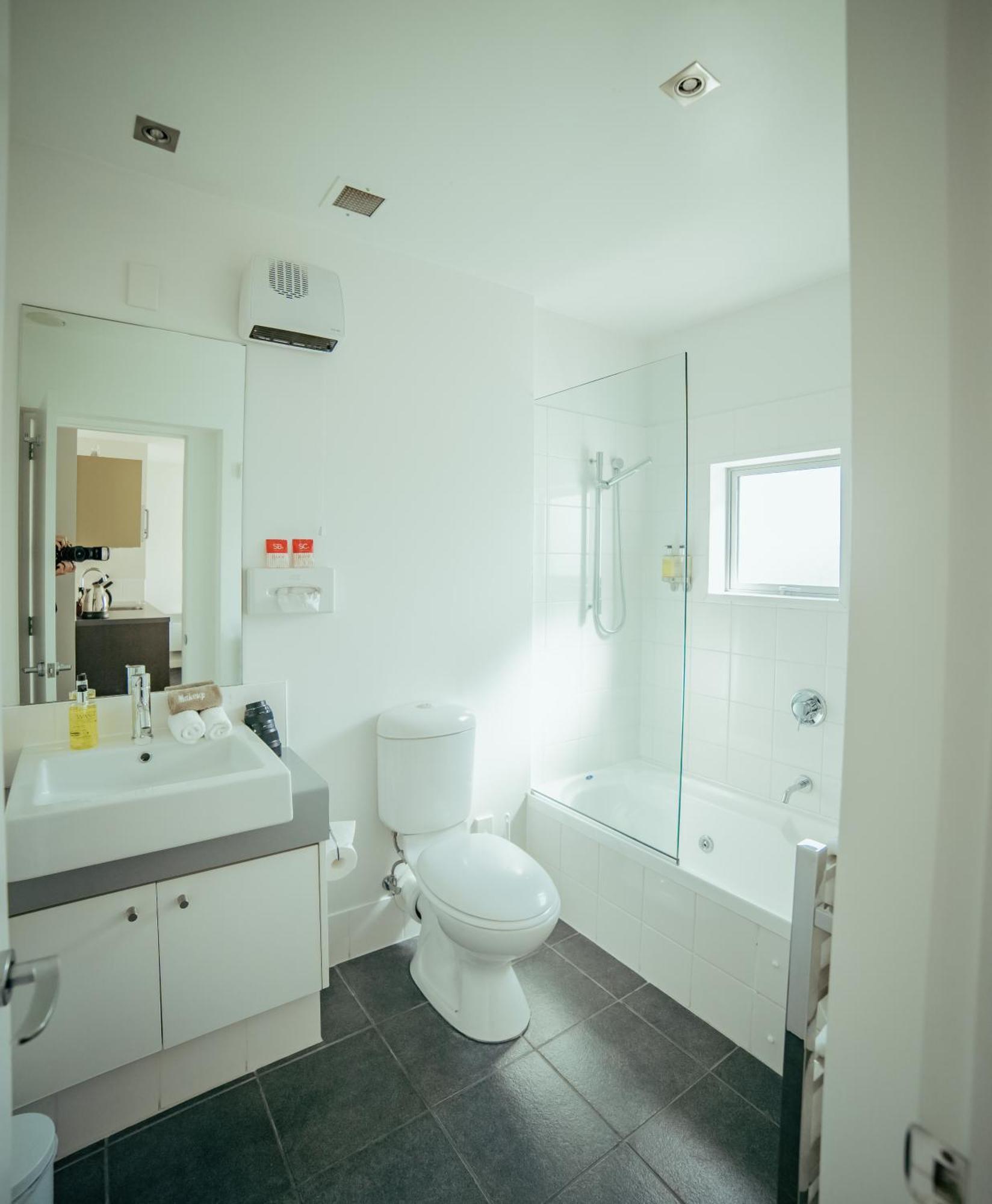 Studio with Spa Bath