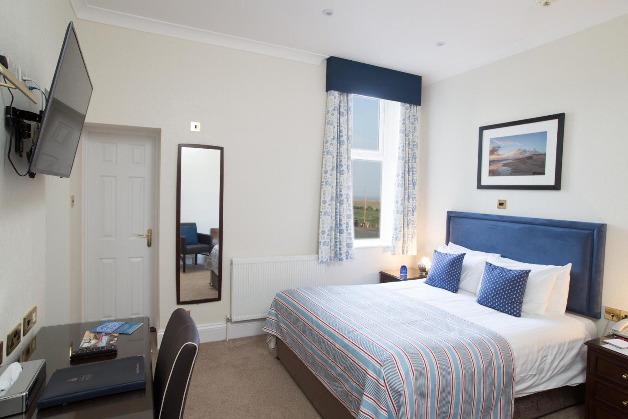 Family 4 Suite (2 adults & 2 children)