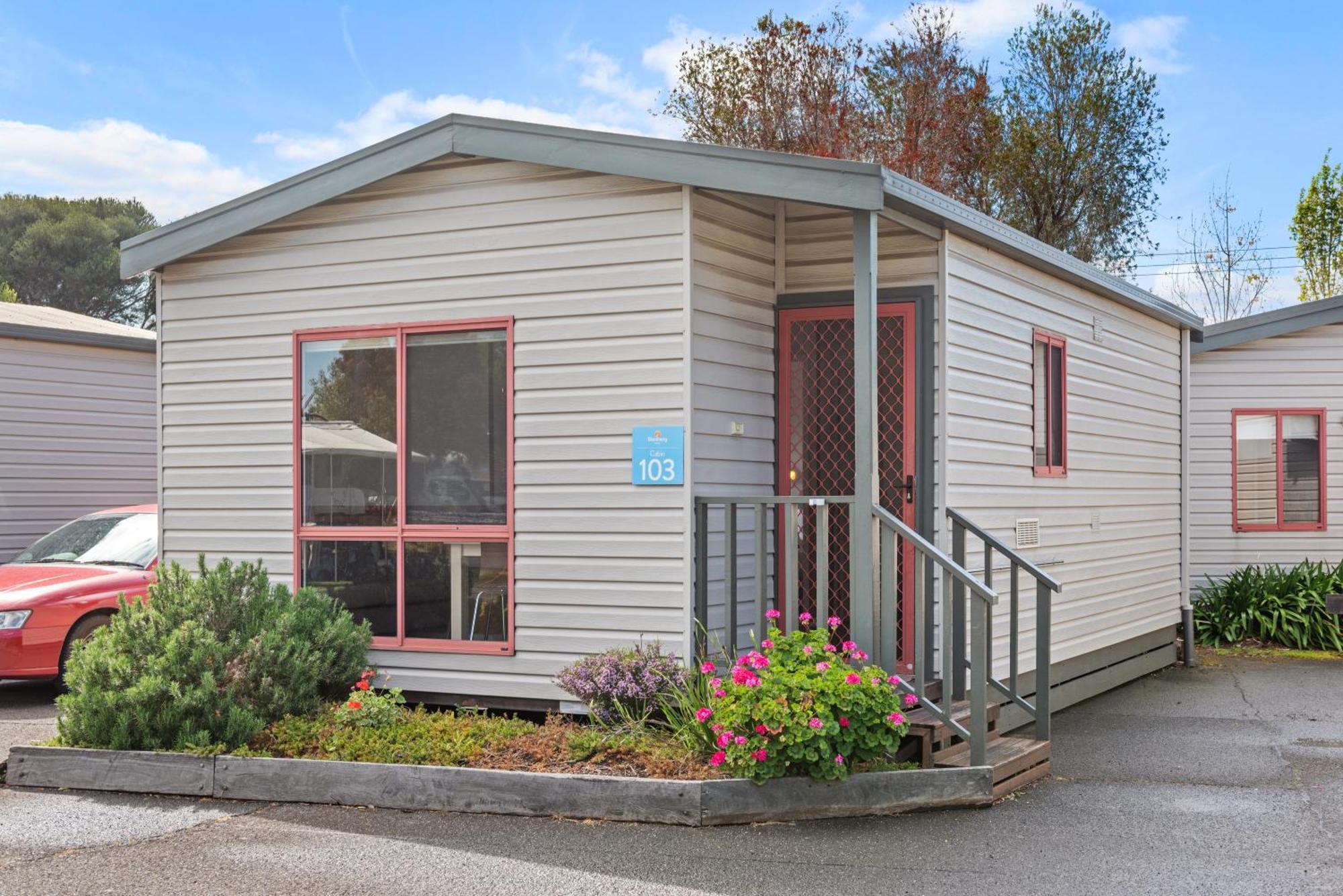 Standard 2 Bedroom Cabin - Sleeps 5,1589341707:JPEG