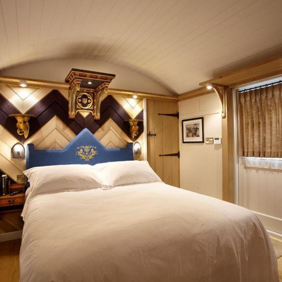 One-Bedroom House - The White Princess,1244651488:JPEG