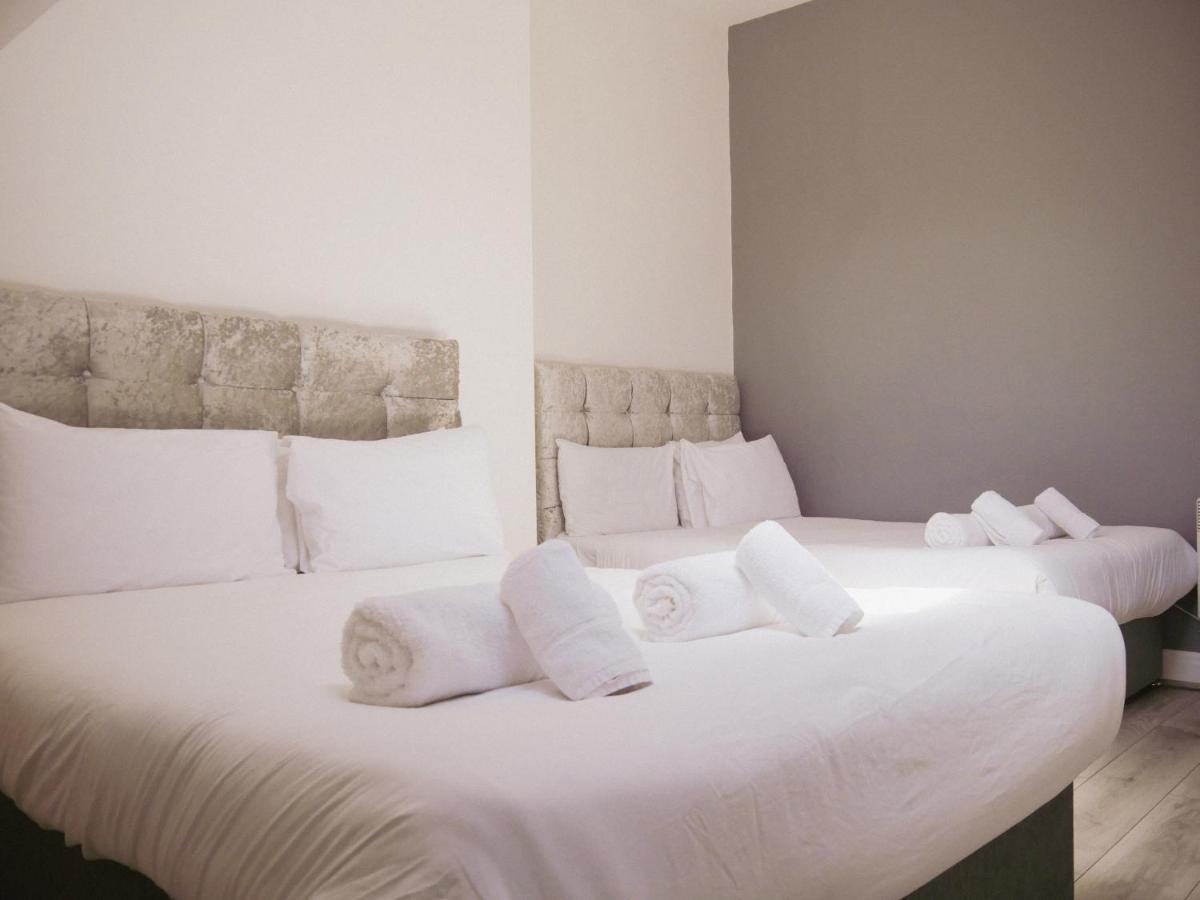Quadruple Room with Private Bathroom