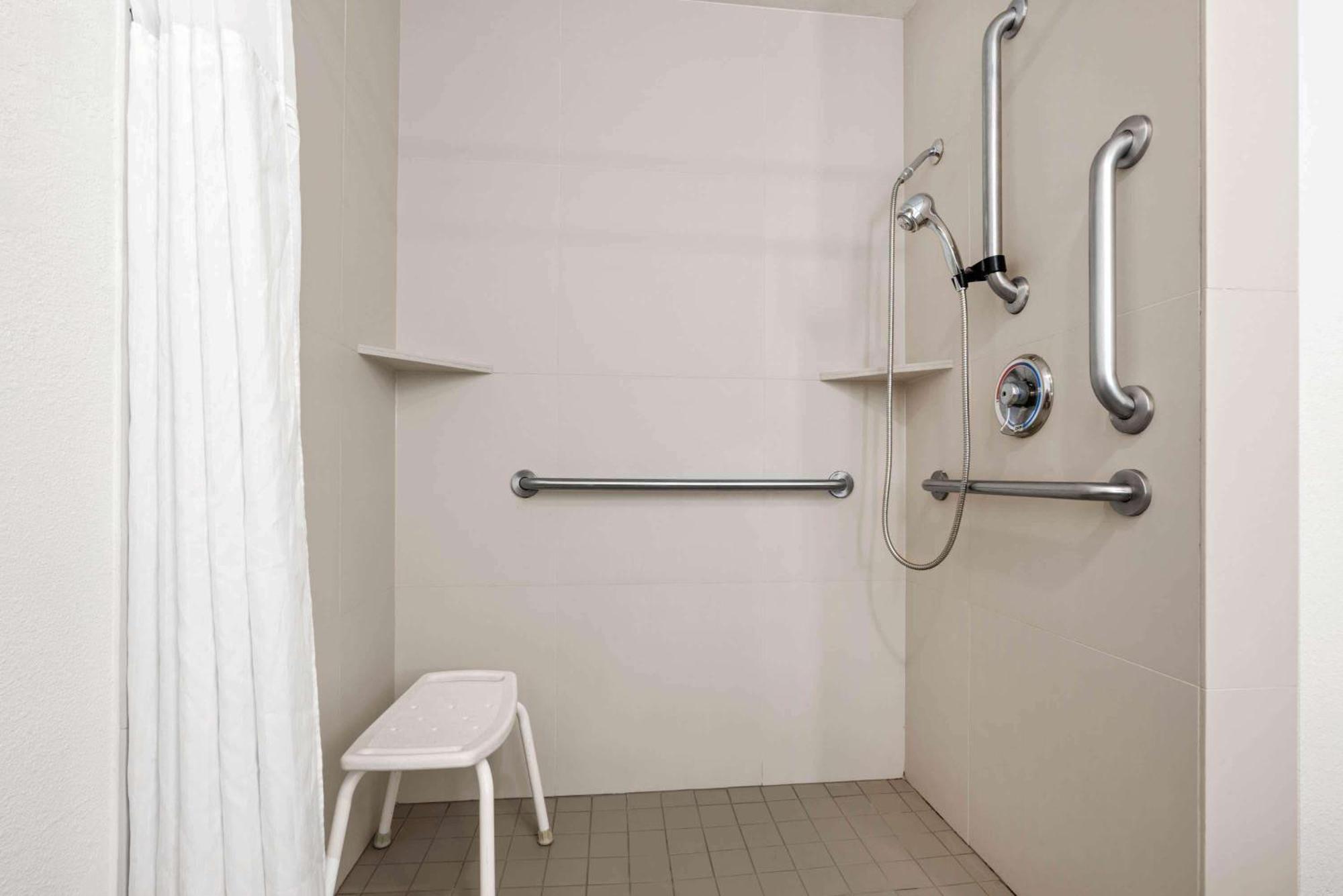 King Room - Disability Access,1275627511:JPEG