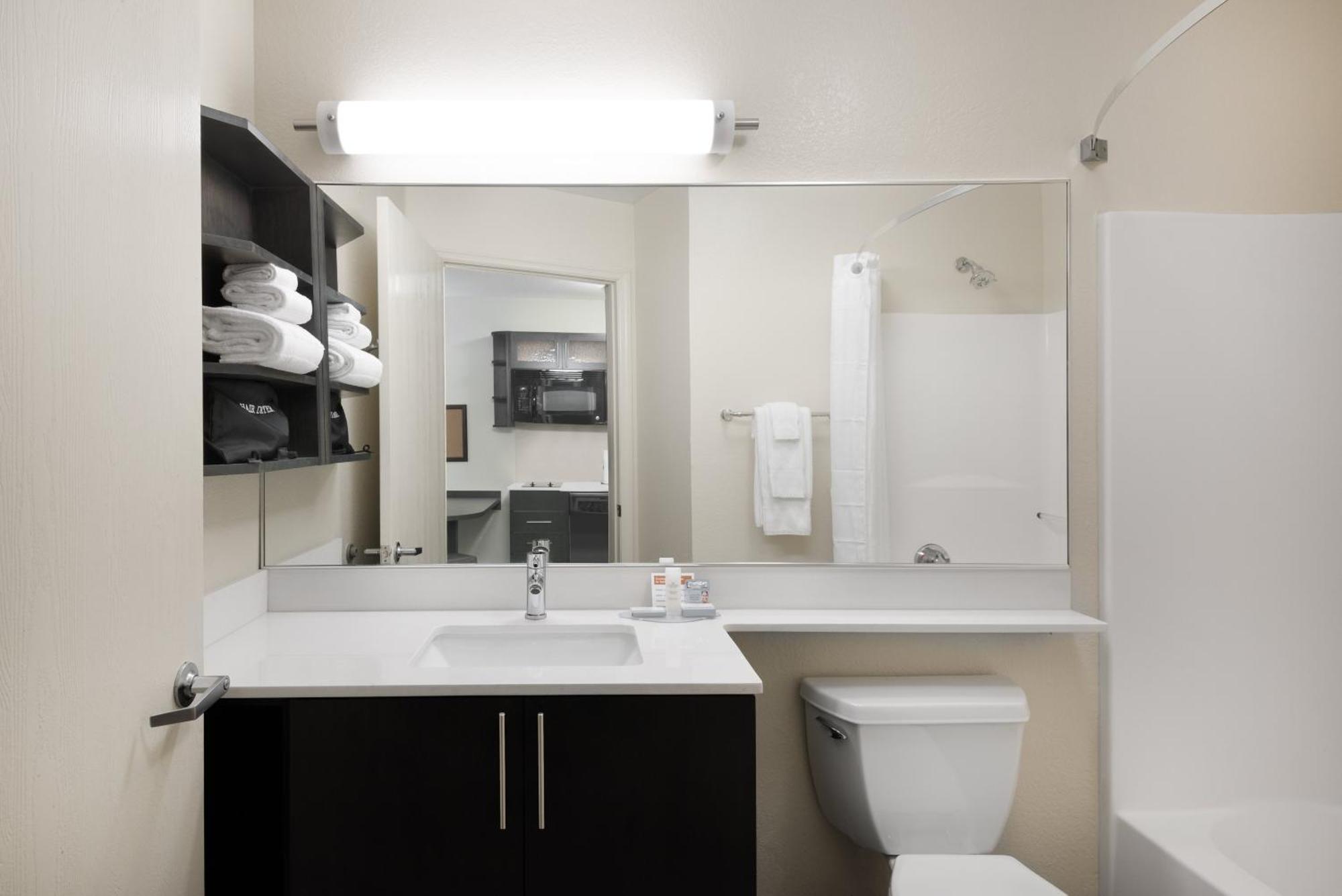 Two-Bedroom Suite with Oner King Bed and One Queen Bed
