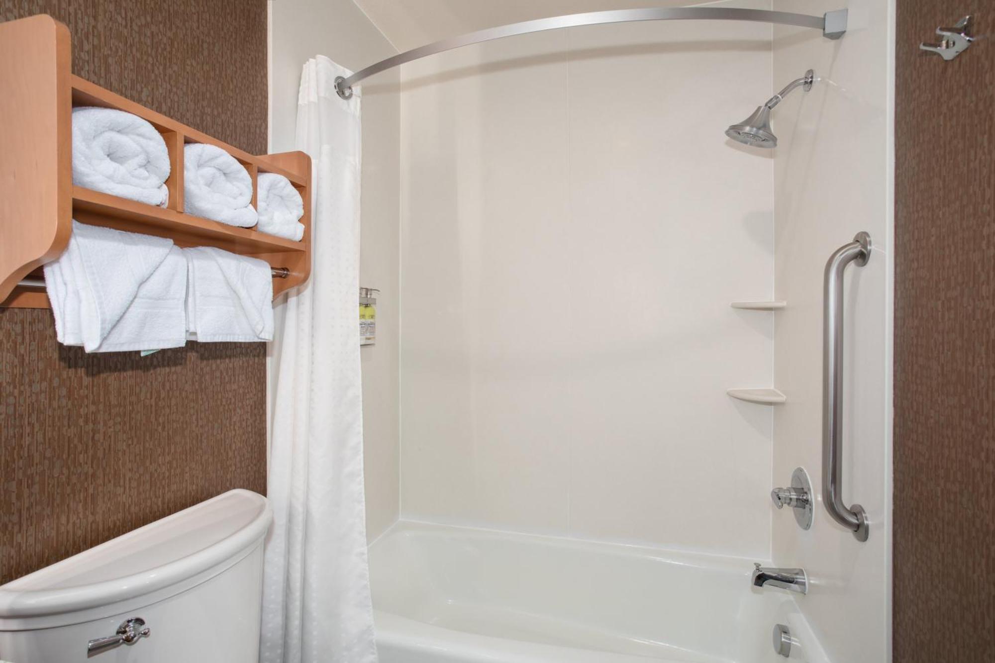Double Room with Two Double Beds - Disability Access