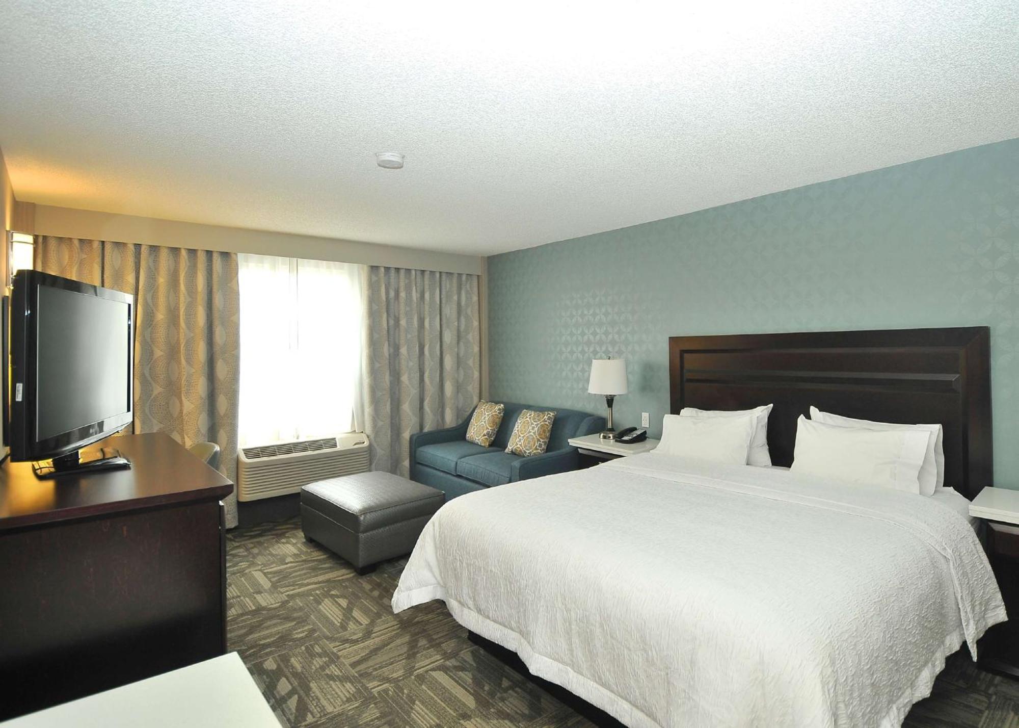 King Room with Sofa Bed and Study - Non-Smoking