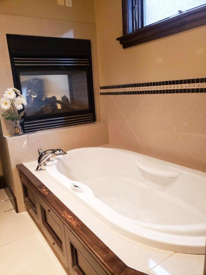 Superior queen with spa bath