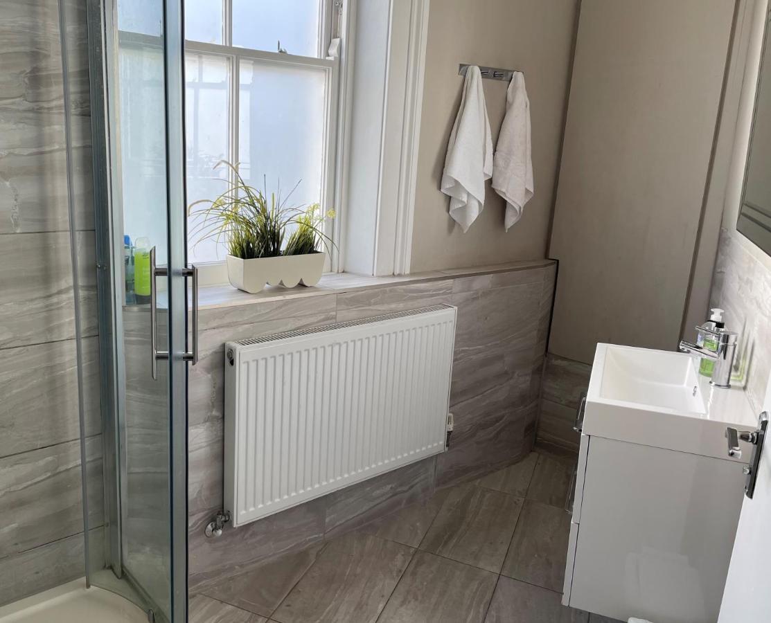 Single Room with Shared Bathroom,1318474891:JPEG