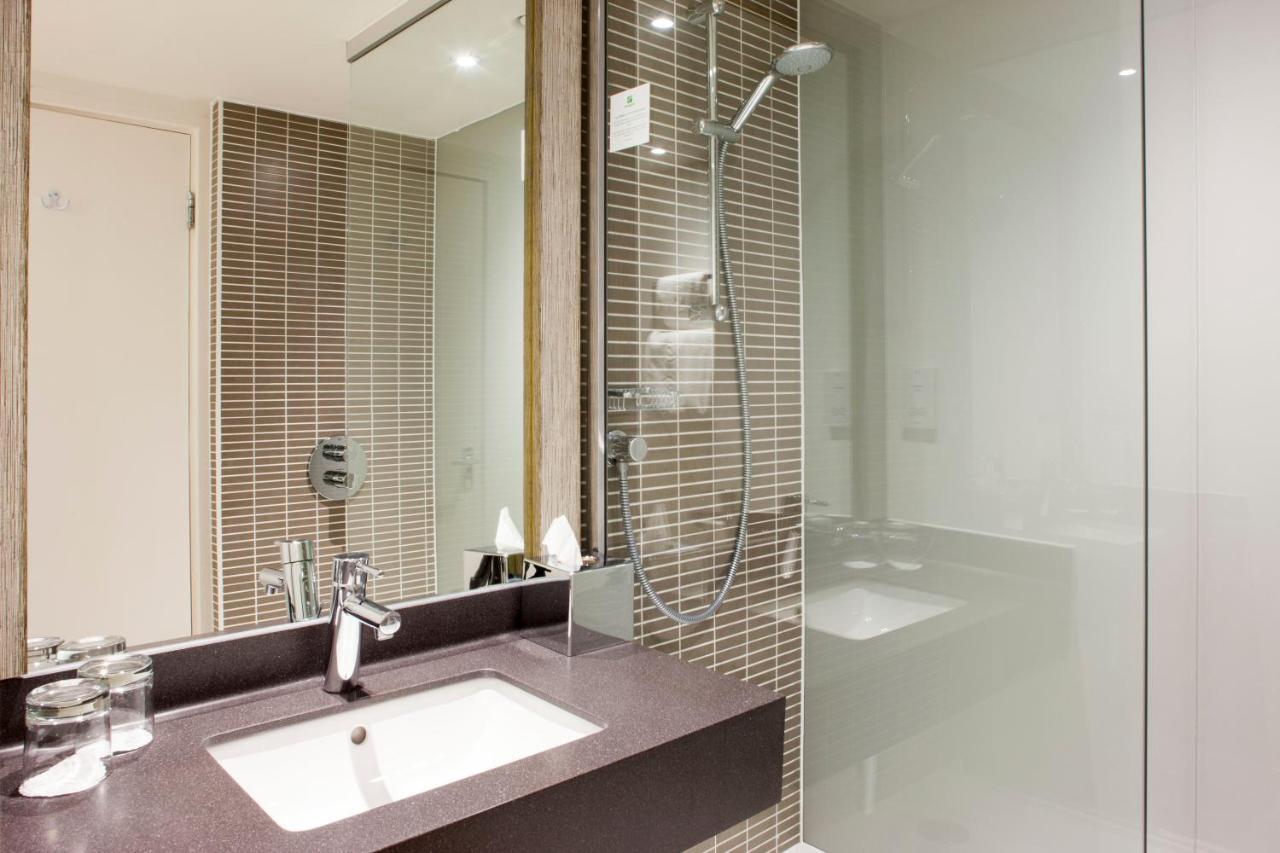 Standard King Room with Walk-In Shower,1645647197:JPEG