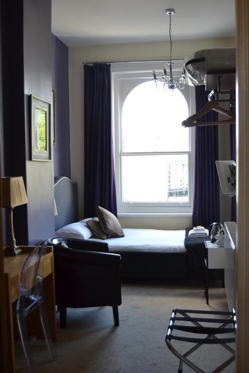 Small Double Room,821918342:JPEG