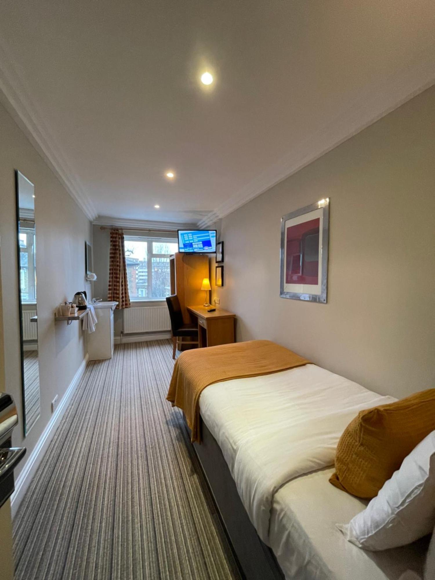 Basic Single Room with Shared Bathroom