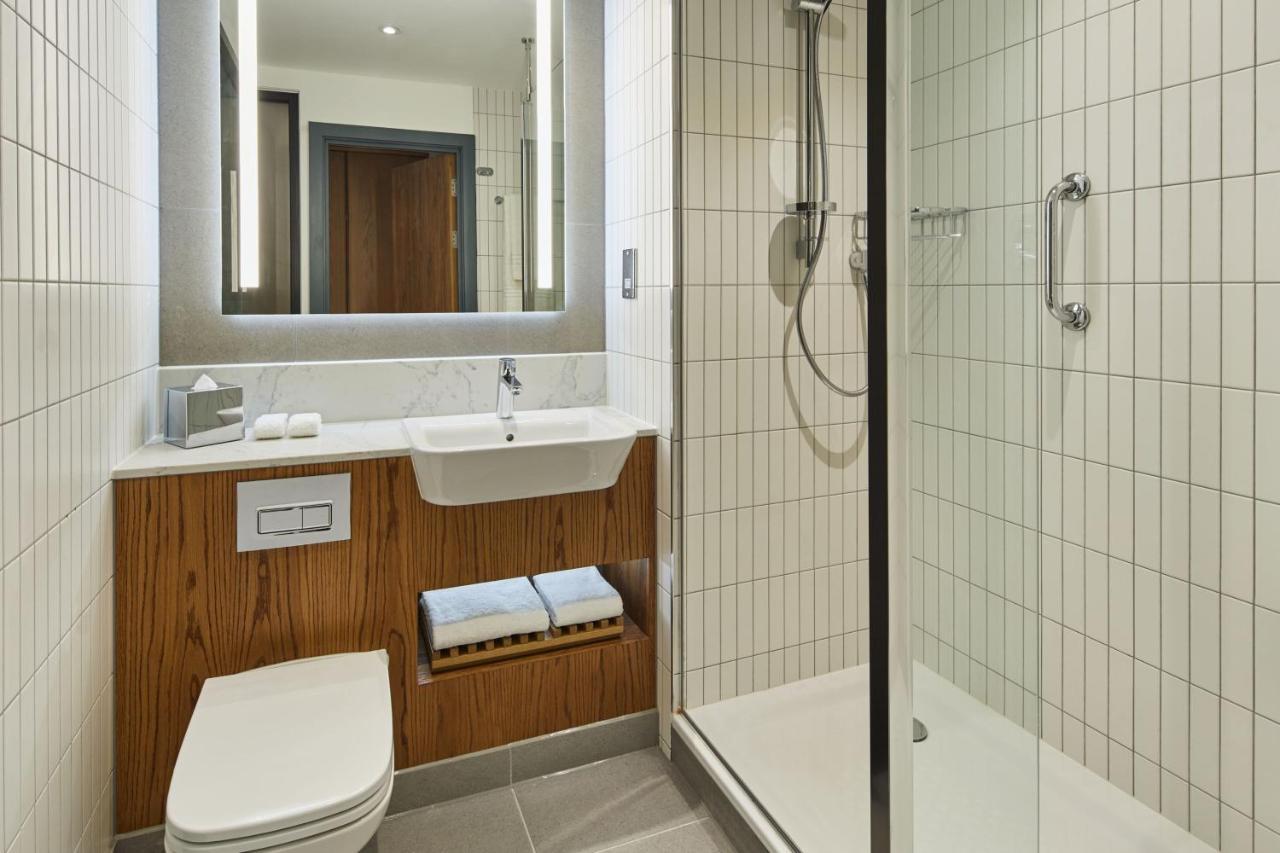 Junior King Suite with Sofa Bed,1353920720:JPEG