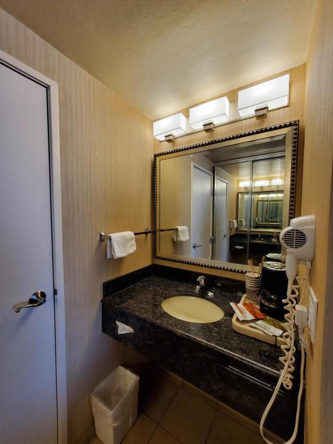 Queen Room with Two Queen Beds,1381562672:JPEG