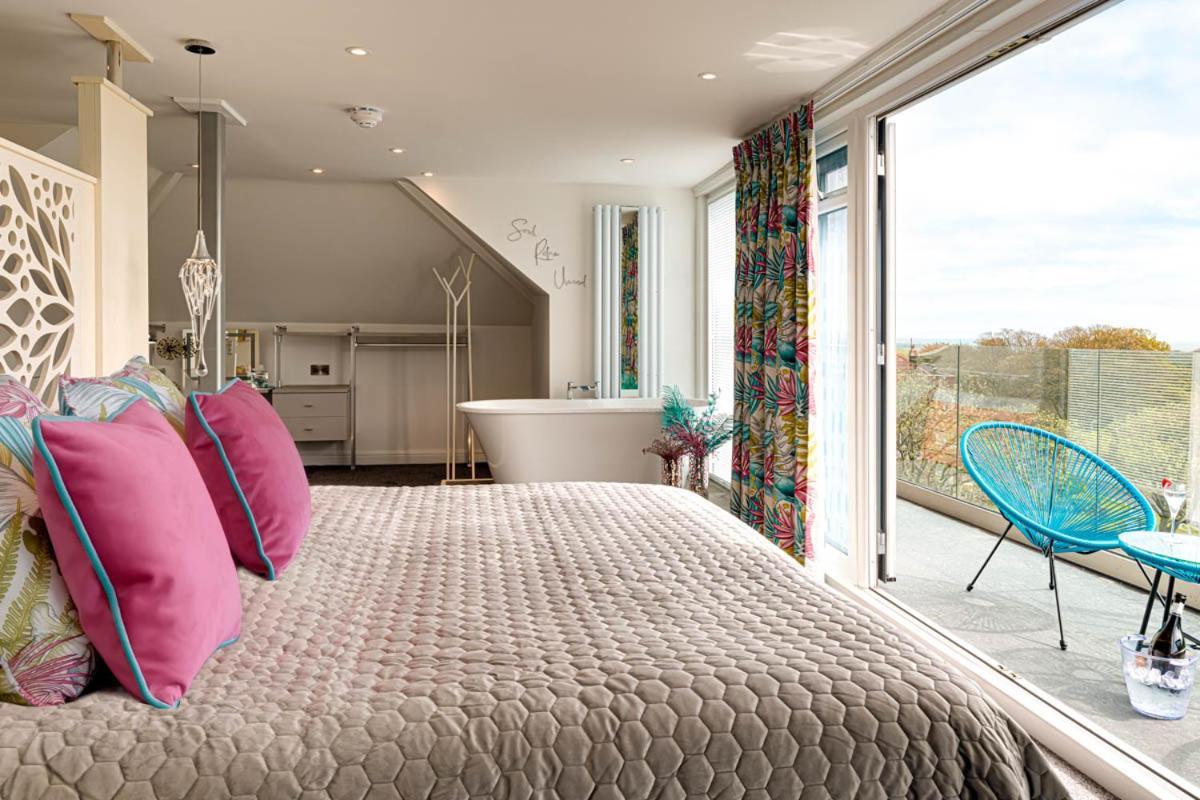 King Suite with Balcony,1399988804:JPEG