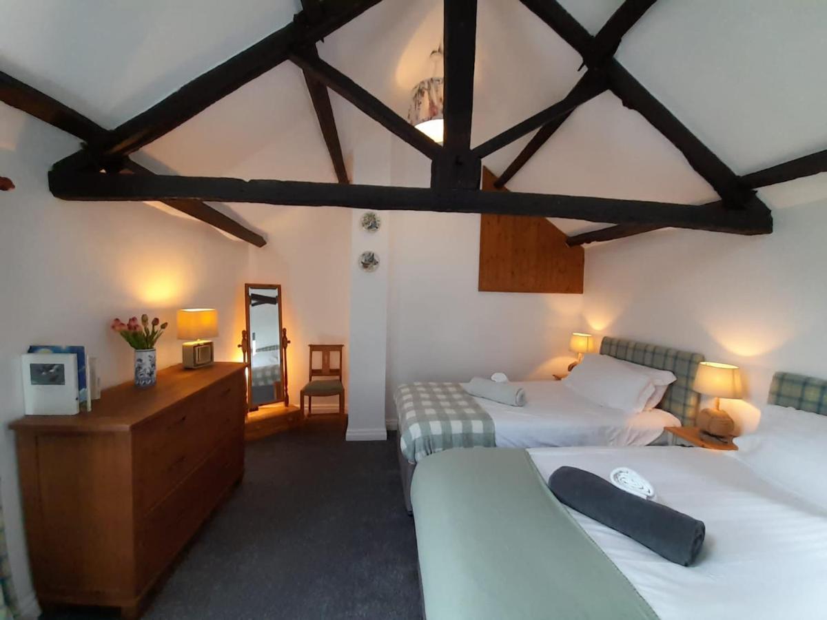 Two-Bedroom House,1410838136:JPEG
