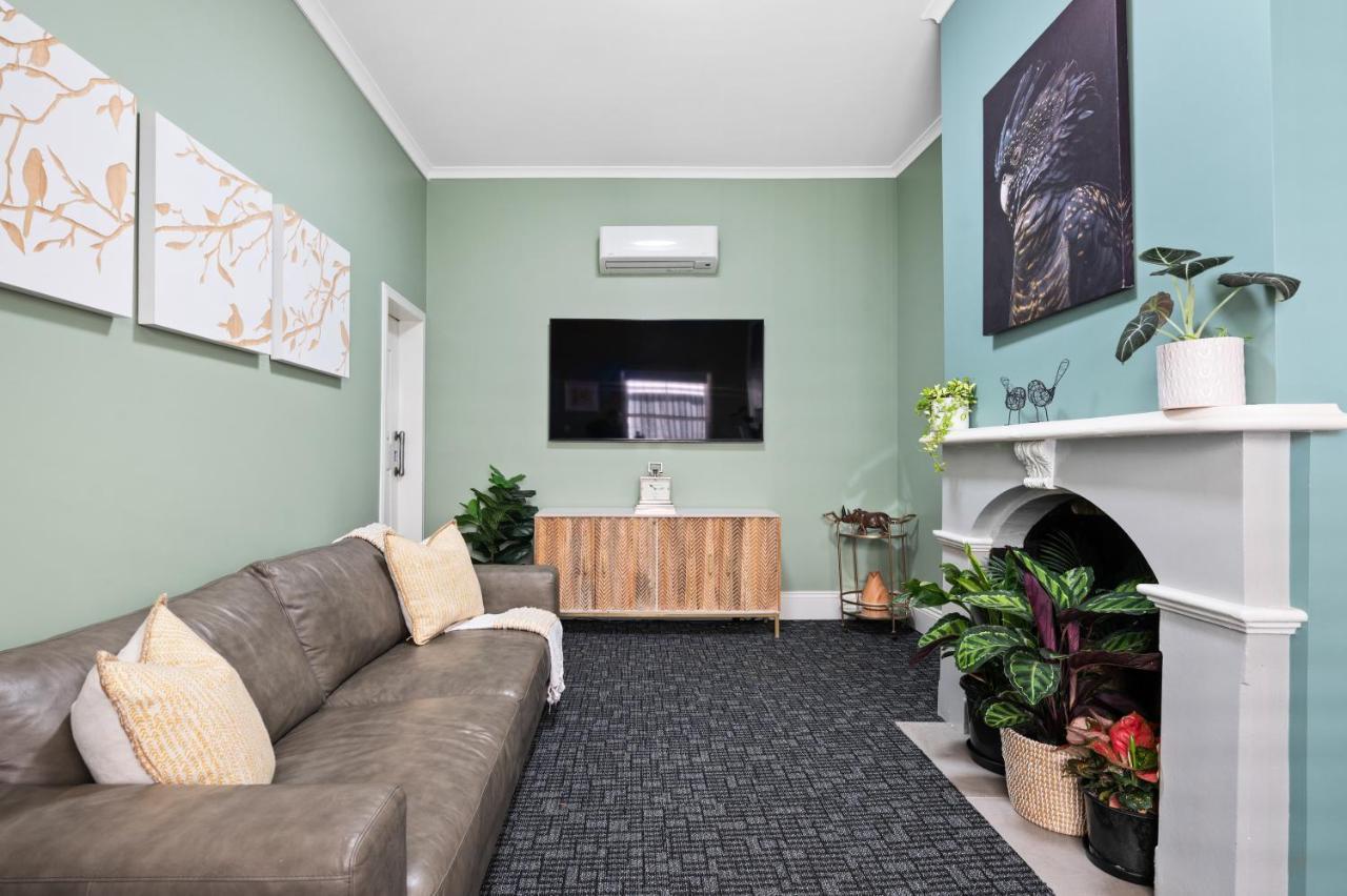 Three-Bedroom House,1424063520:JPEG
