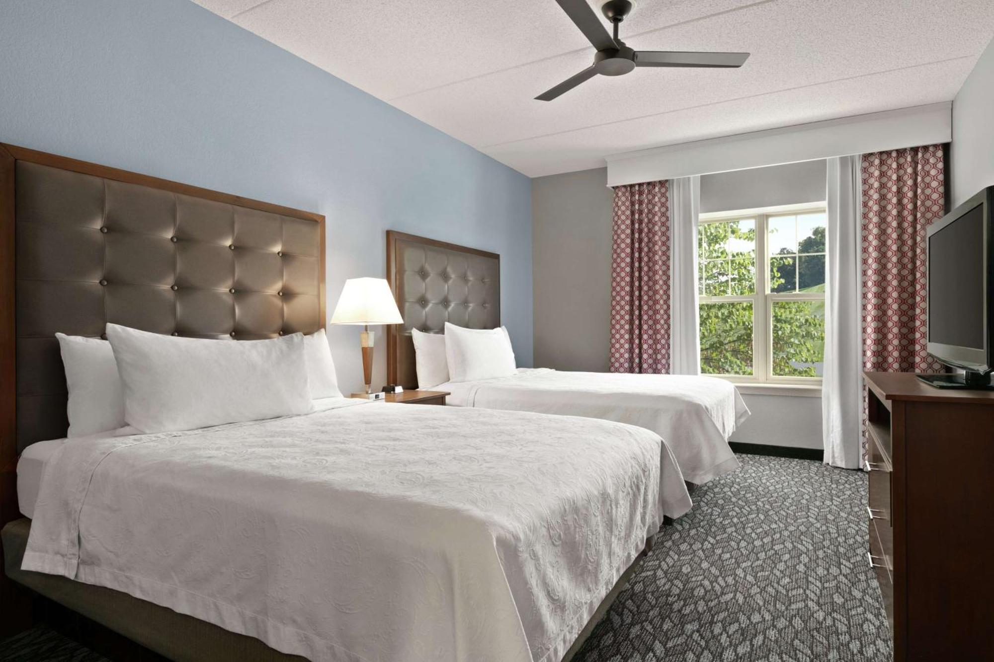 Two Bedroom Suite with One King and Two Queen Beds - Non-Smoking