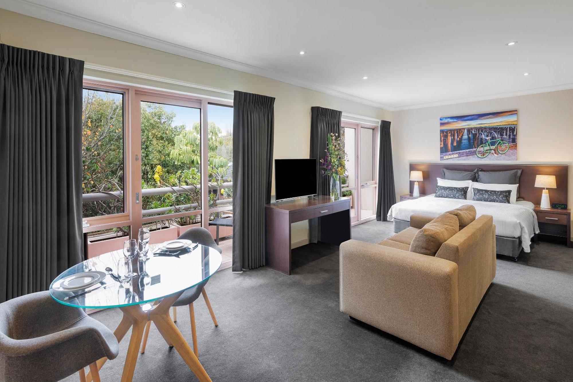 Executive Apartment,1435918342:JPEG