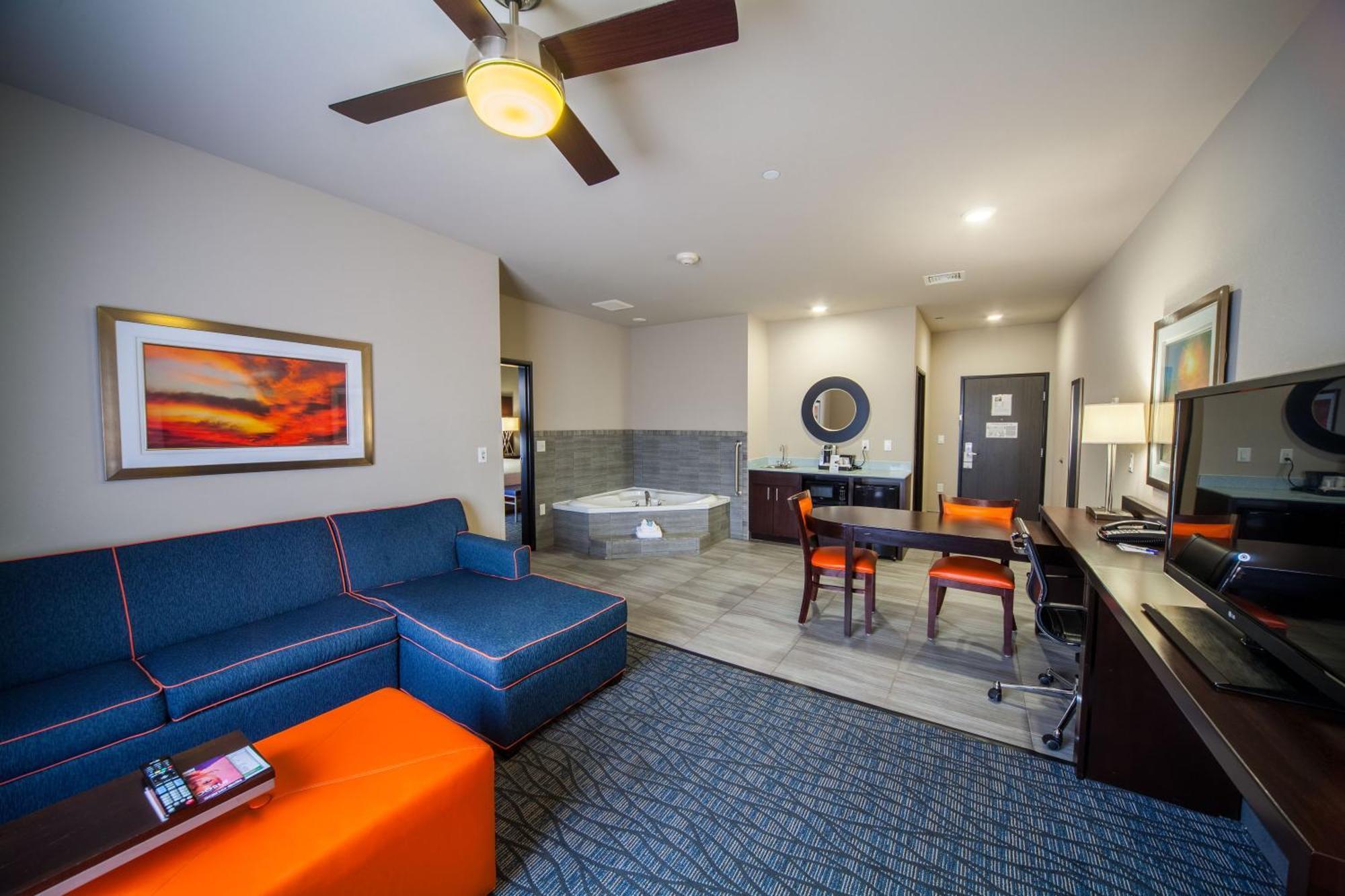 King Suite with Spa Bath - Non-Smoking