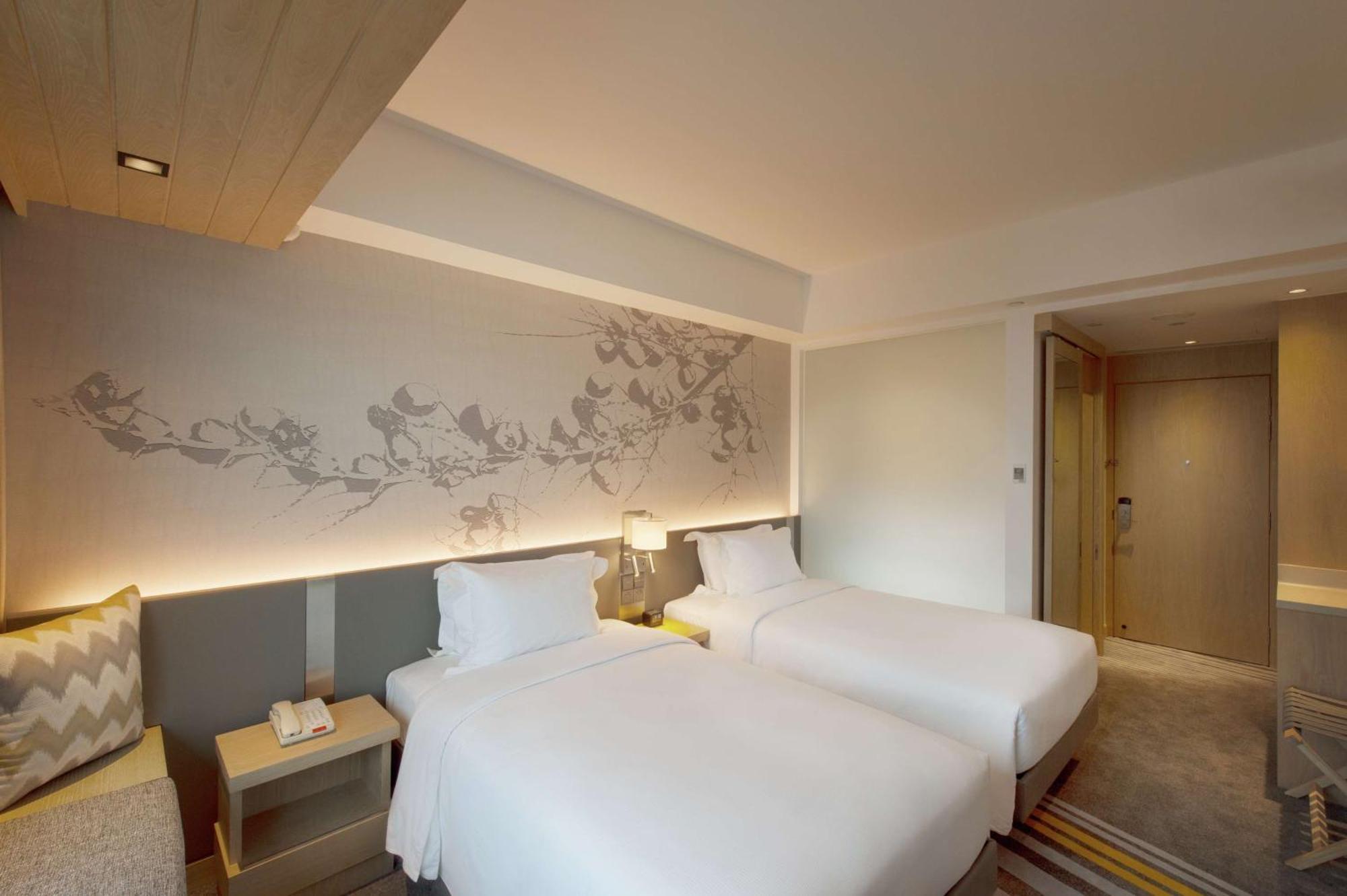 Deluxe Twin Room with City View