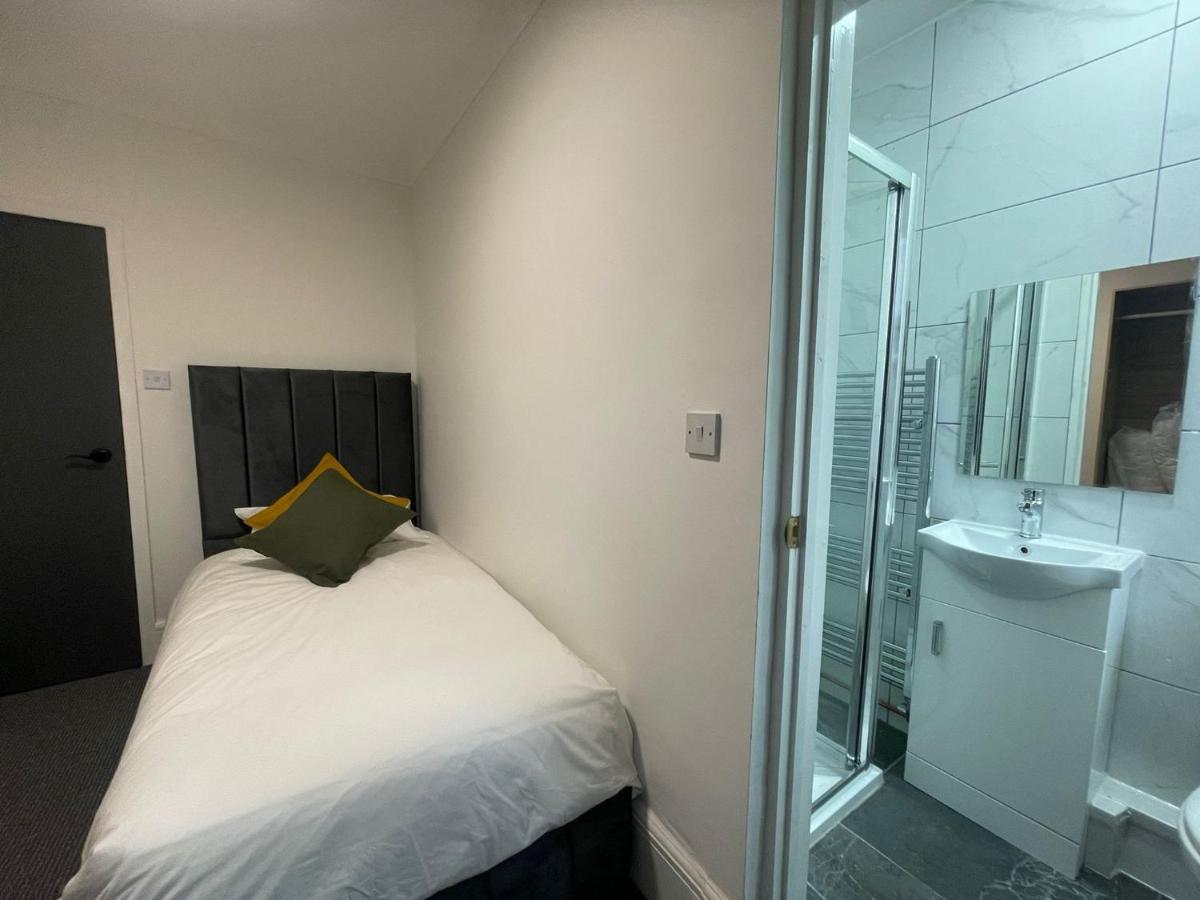 Deluxe Single Room,1480762814:JPEG