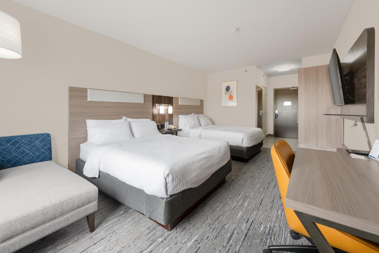 Standard Room with Two Queen Beds,1498761421:JPEG