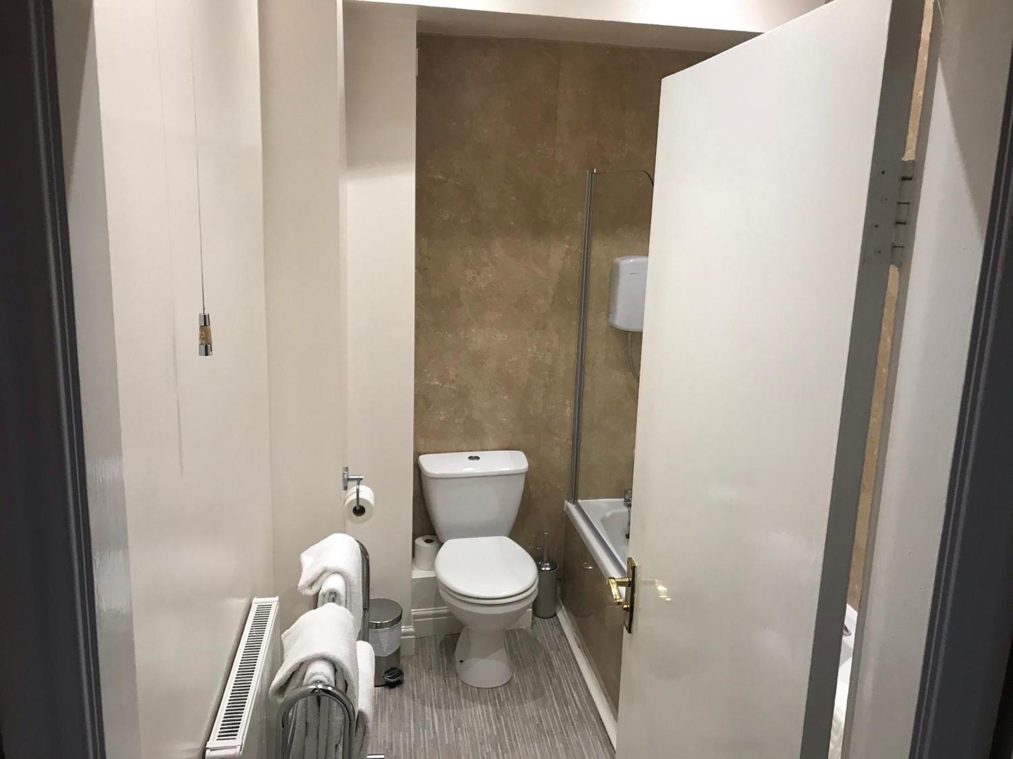 Family Room (2 Adults + 1 Child),1498880599:JPEG