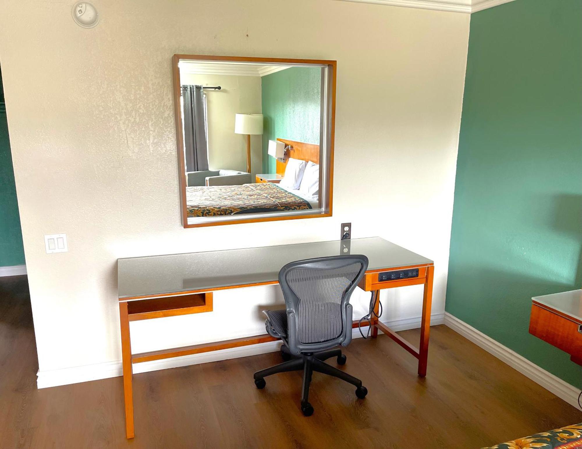 King Room - Non-Smoking,1498927009:JPEG