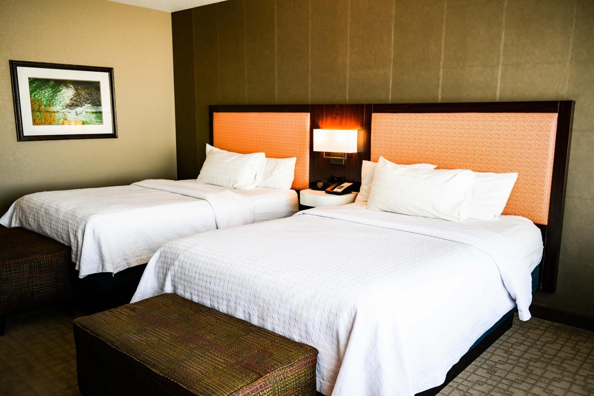 Queen Room with Two Queen Beds and Bath Tub - High Floor