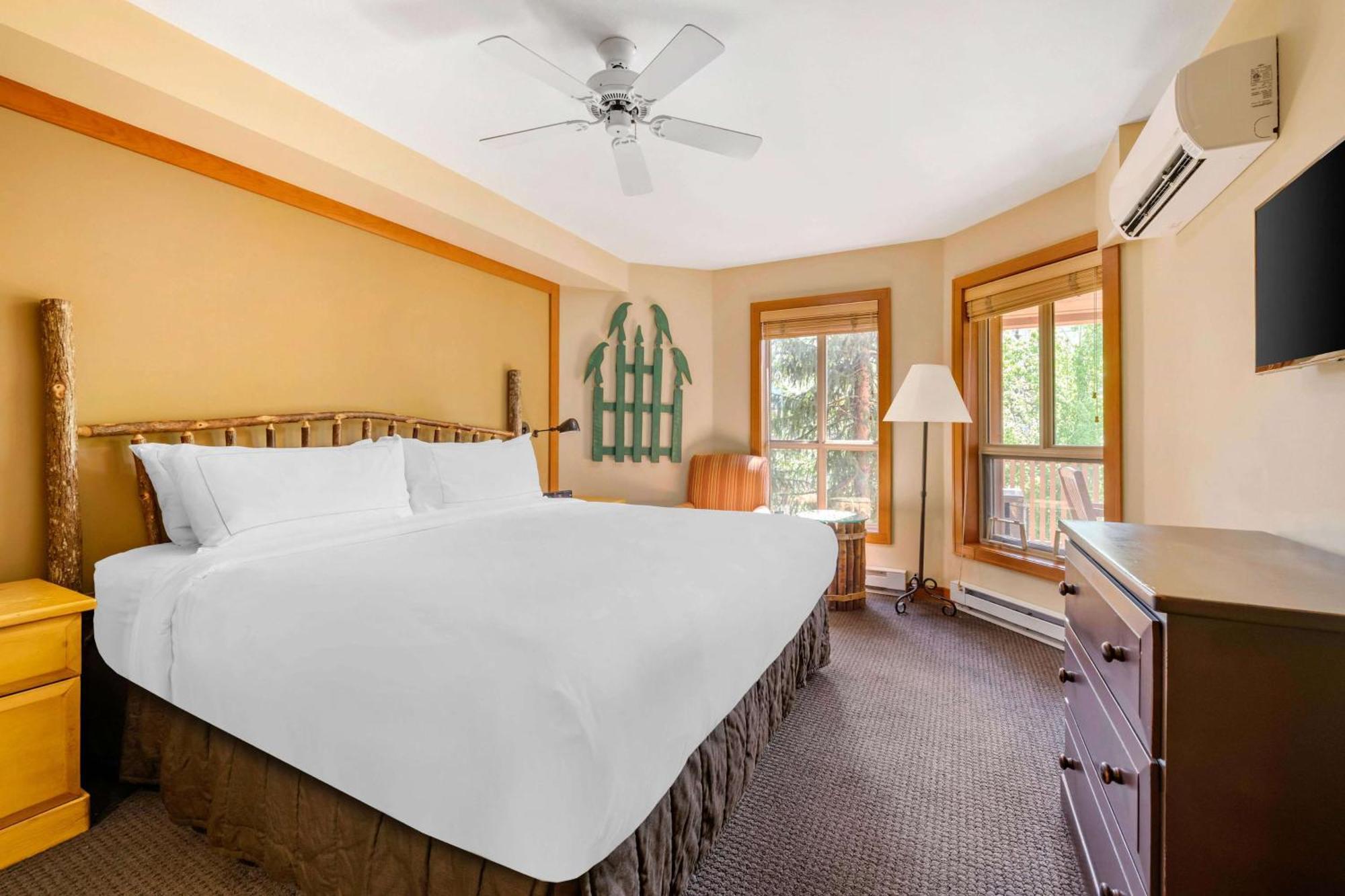 One-Bedroom Premier King Suite with Sofa Bed,1501638688:JPEG