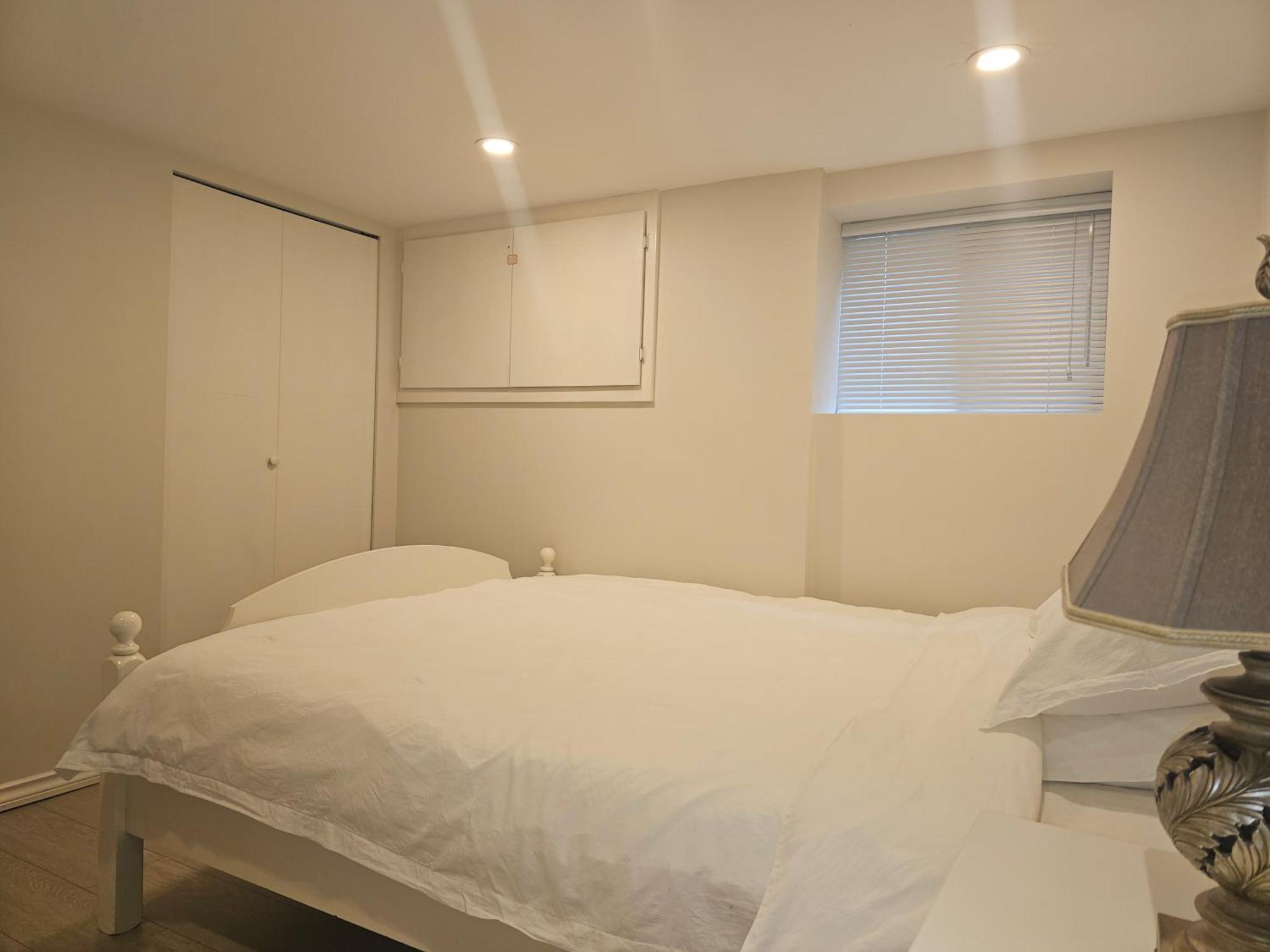Queen Room with Shared Bathroom,1584812143:JPEG